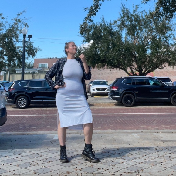 H&M Dresses & Skirts - H&M fitted stretchy gray midi dress size M